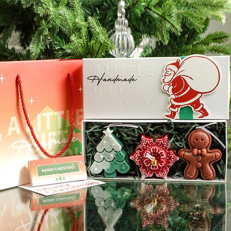 Lumanari Parfumate de Craciun, Flippy, GIFT BOX din 3 Lumanari din Ceara de Soia, Model C Brad, Floare, Om de Turta Dulce, 22.5 x 9.5 x 5 cm, Multicolor