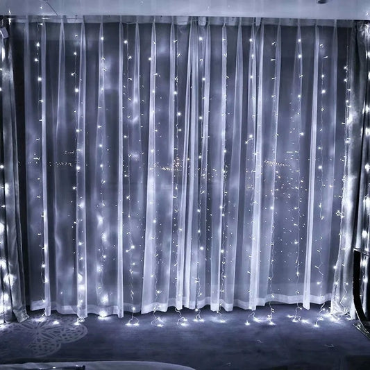 Instalatie Craciun, Tip Perdea, IP44, 3 m x 3 m, 240 LED-uri, Alb rece, cu 8 jocuri de lumini, 31 V, 9W, Interconectabila, Prelungitor 3 m inclus, Fir transparent, Interior/ Exterior, Flippy