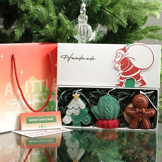 Lumanari Parfumate de Craciun, Flippy, GIFT BOX din 3 Lumanari din Ceara de Soia, Model A Brad, Manusa, Omulet, 22.5 x 9.5 x 5 cm, Multicolor